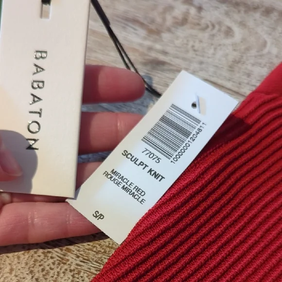 Babaton Red Ribbed Crop Tank Top - Picture 2 of 3